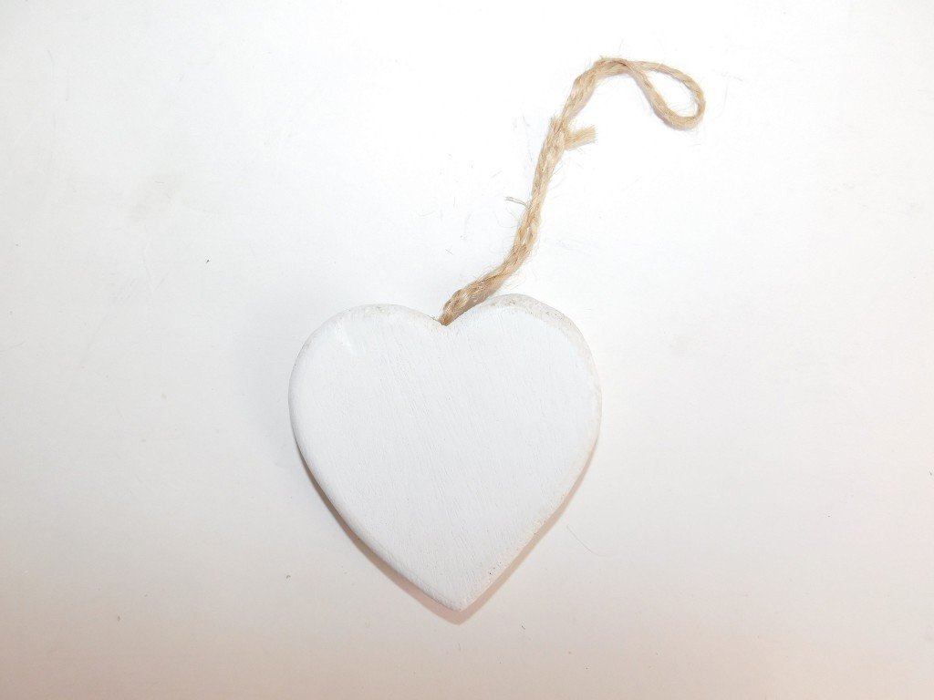Levně Dekorace srdce bílé 8cm